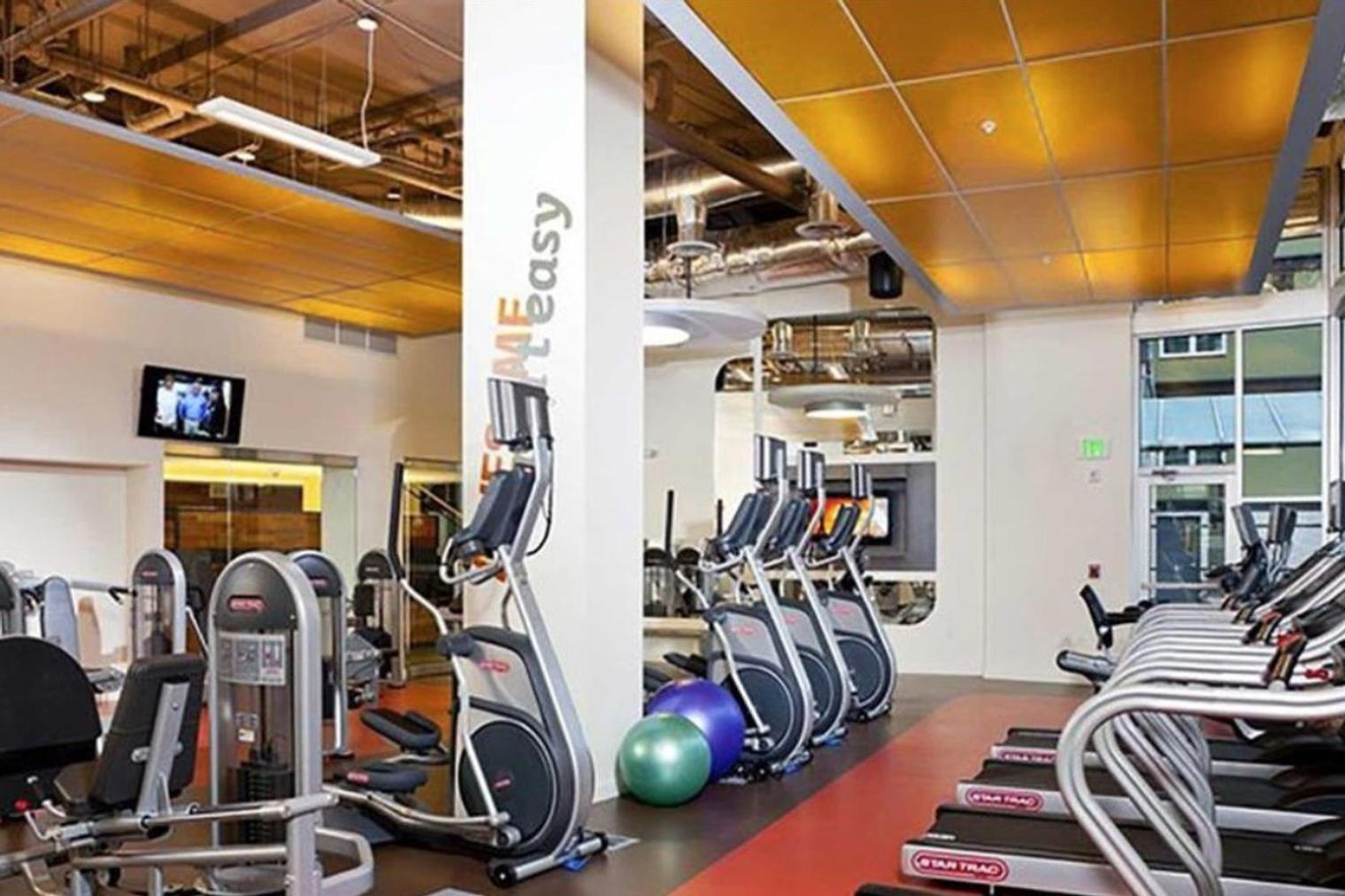 Blueground Lqa Gym Wd Courtyard Games Sea-763